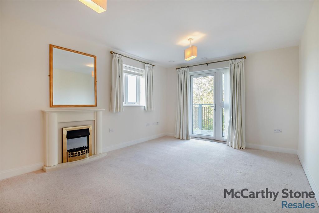 Property photo 3 of 20 Living Room