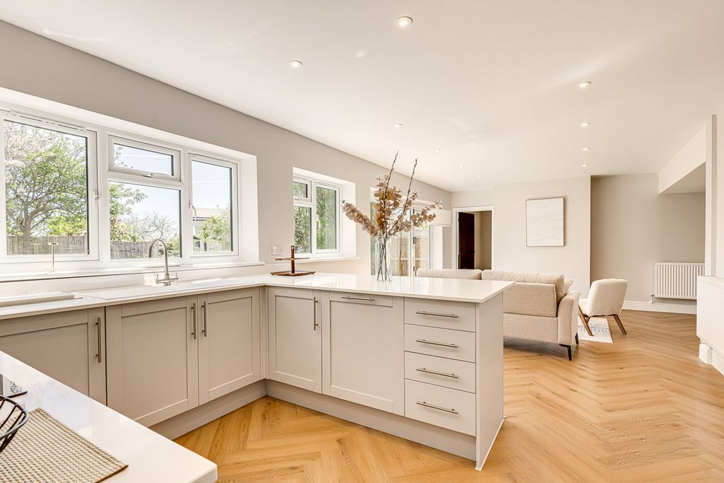 Property photo 3 of 30