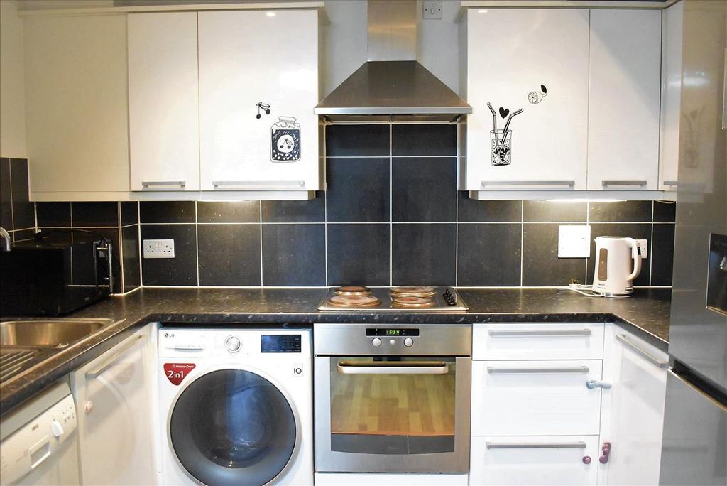 Property photo 2 of 9