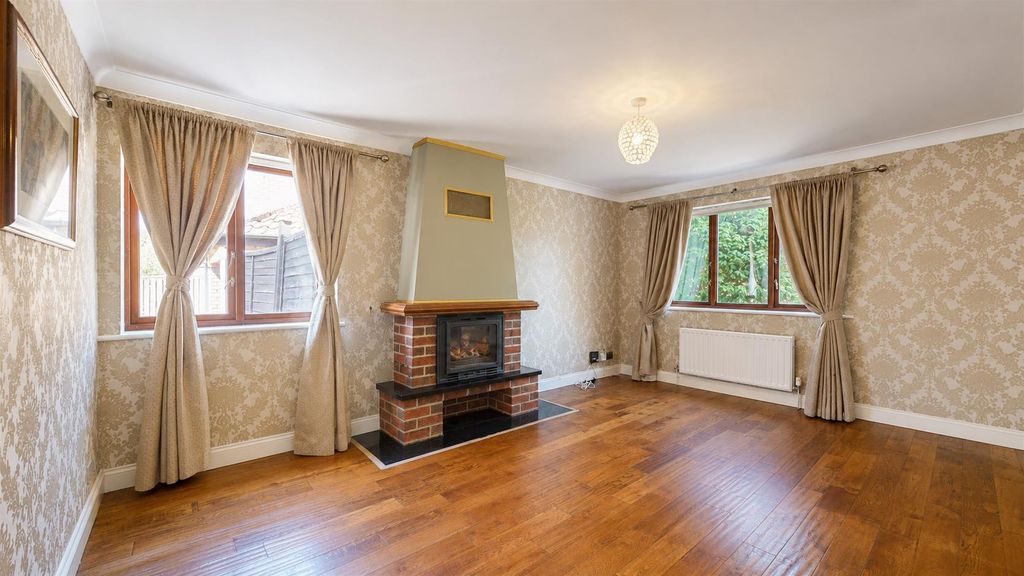 Property photo 2 of 21 E6B20626-8F5A-4E5D-9A66-7E729158E357.Png