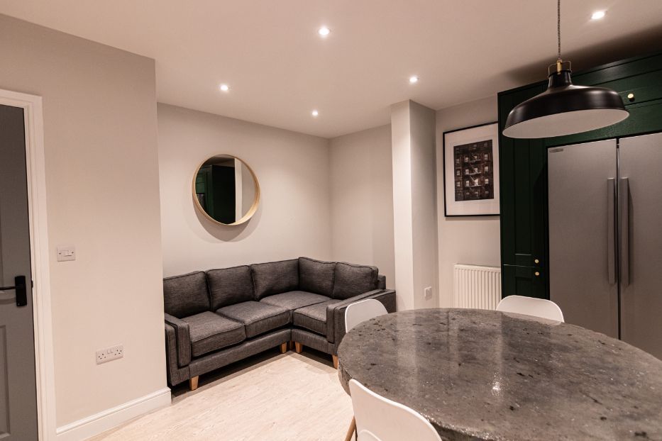 Property photo 1 of 19 Flat 1, 27 Hawarden Avenue