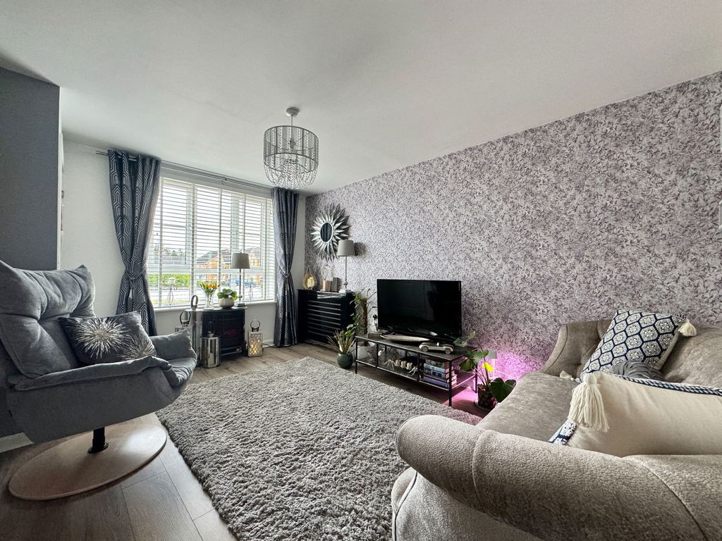 Property photo 3 of 33