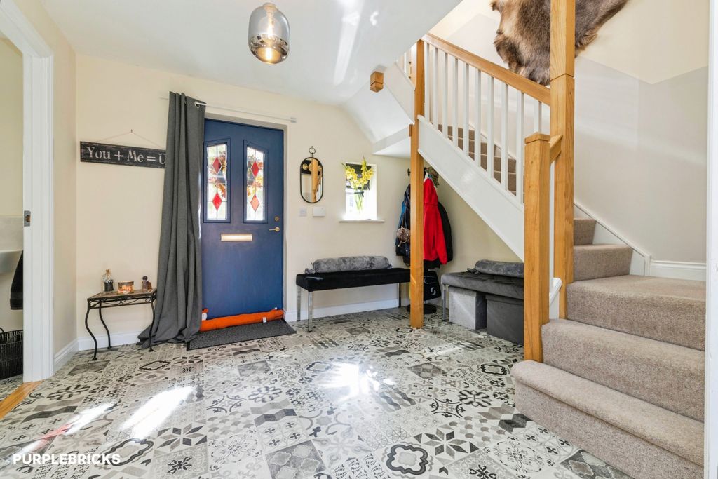 Property photo 3 of 29 Entrance Hall