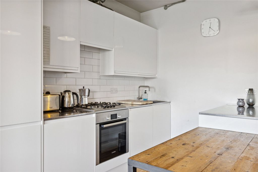 Property photo 3 of 9 Kitchen