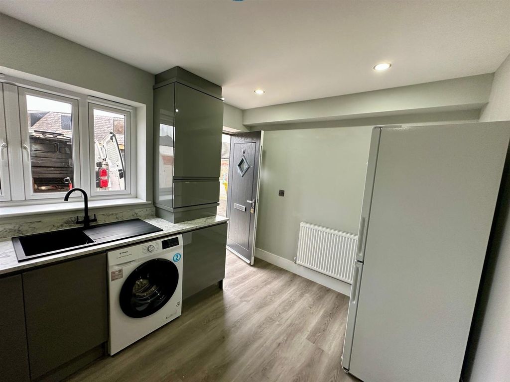 Property photo 3 of 14 B14.Jpg