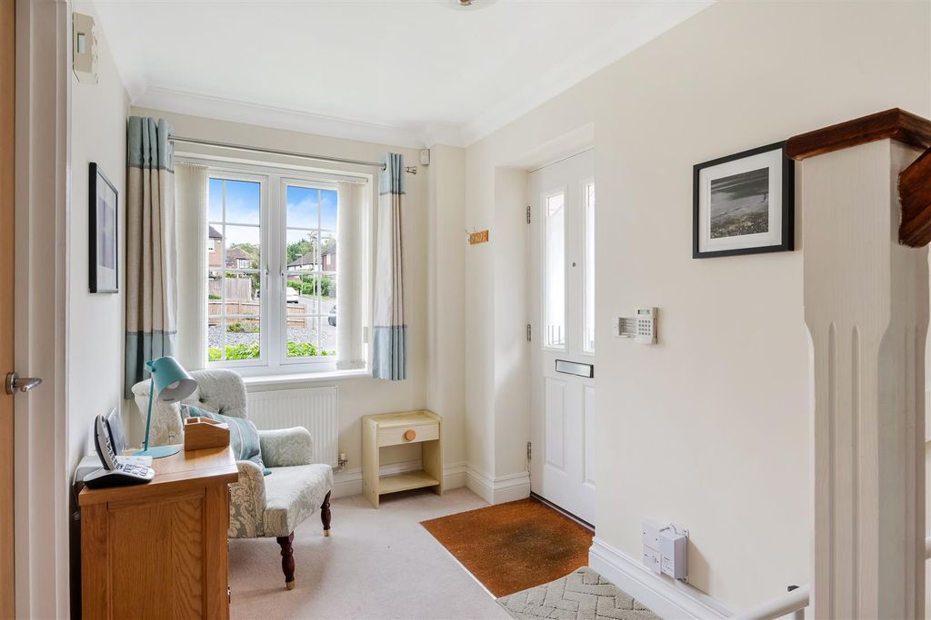 Property photo 2 of 16 Rowan Close, 11 (16).Jpg