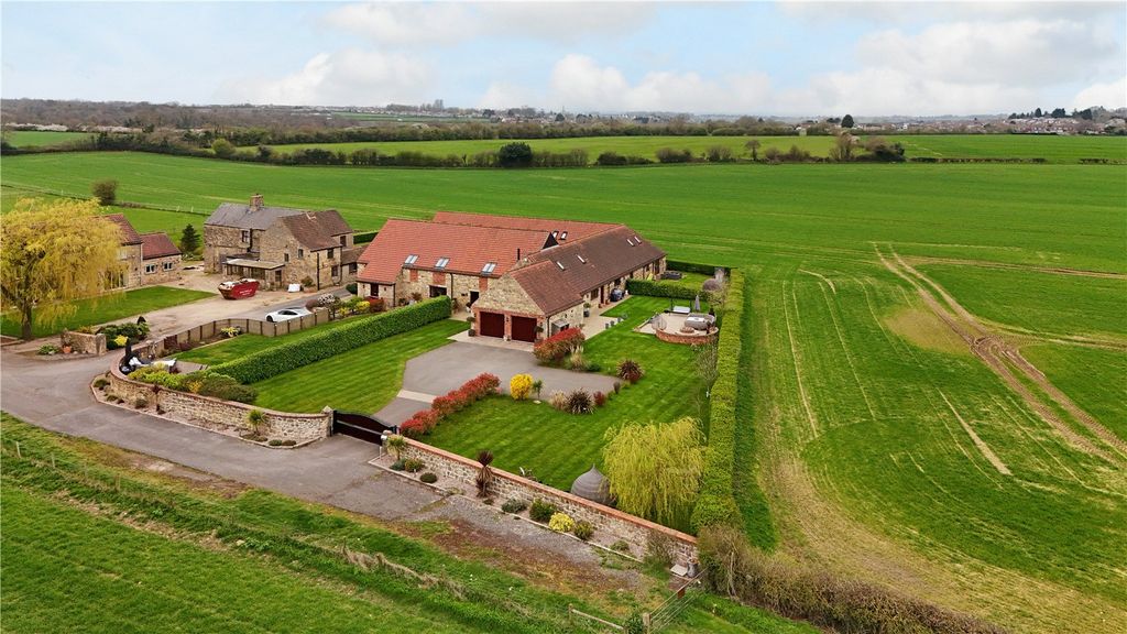 Property photo 1 of 45 Picture No. 53