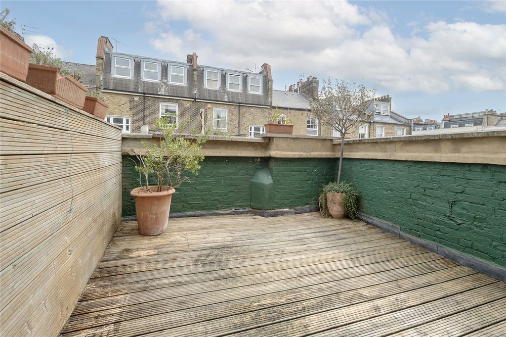 Property photo 2 of 9 Terrace