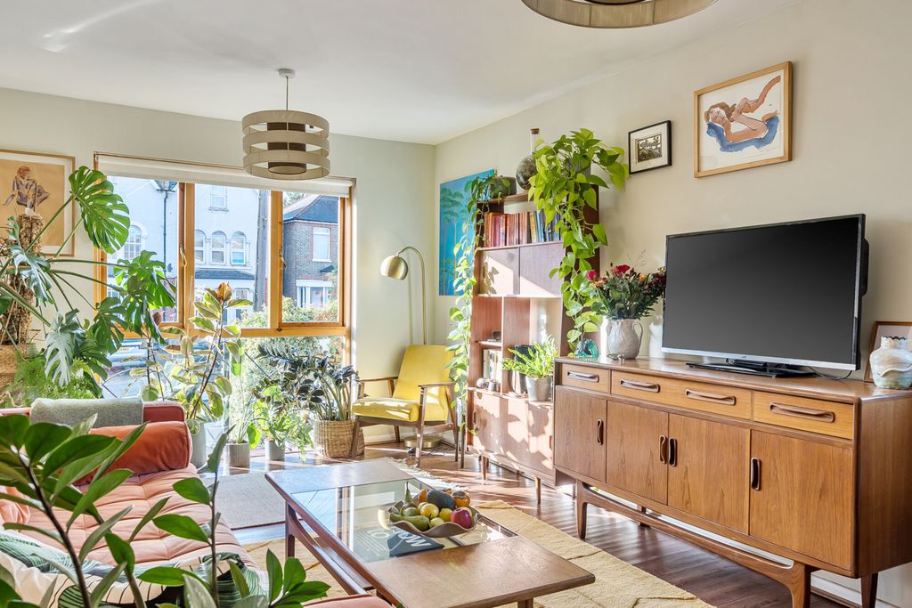 Property photo 2 of 17 Reception