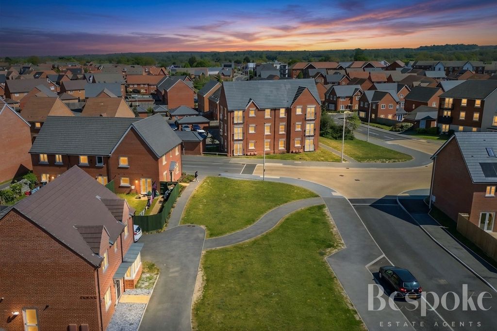 Property photo 1 of 19 Twilight Setting