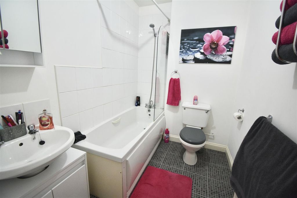 Property photo 3 of 6