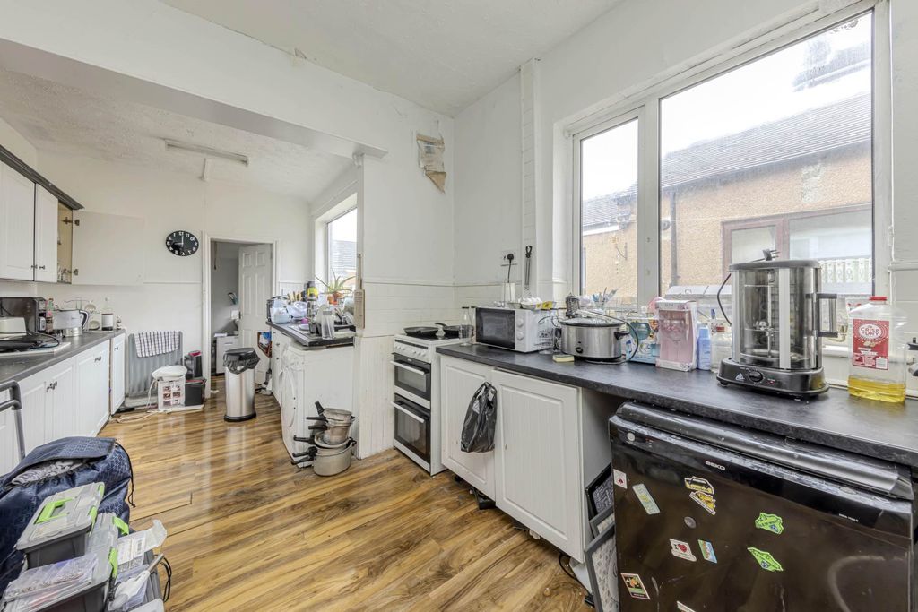 Property photo 2 of 23