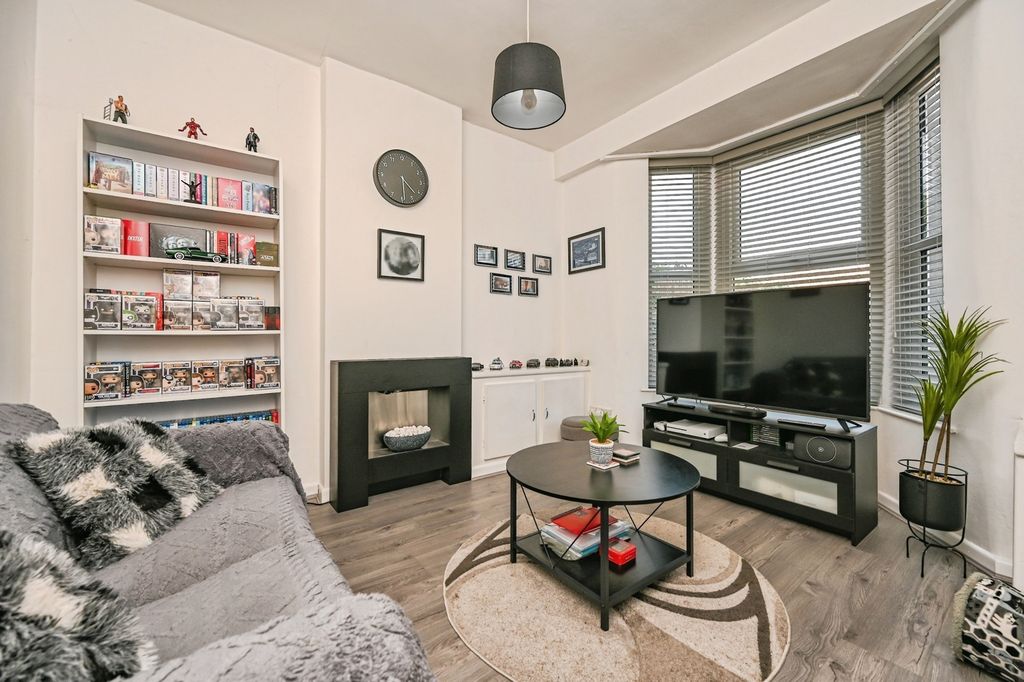 Property photo 2 of 12 Pbox-Img.Jpg