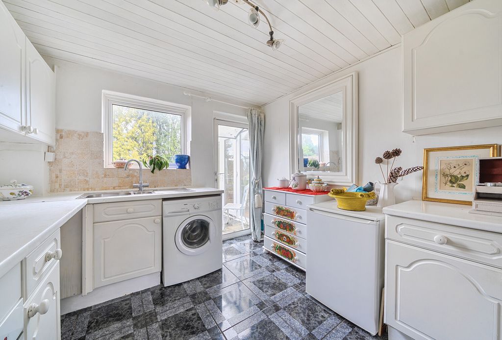 Property photo 2 of 11 1383121-12-69414A...