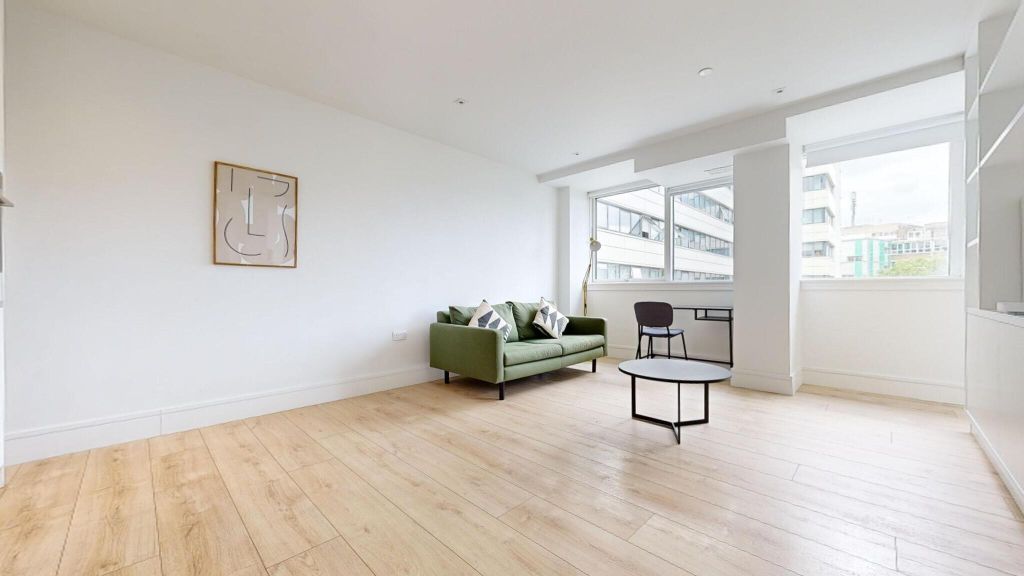 Property photo 1 of 17 Living Room