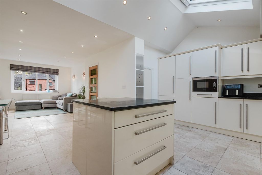 Property photo 3 of 36 Live In Dining Kitchen