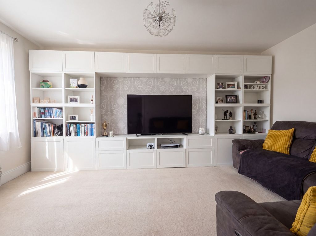 Property photo 2 of 14 5304481