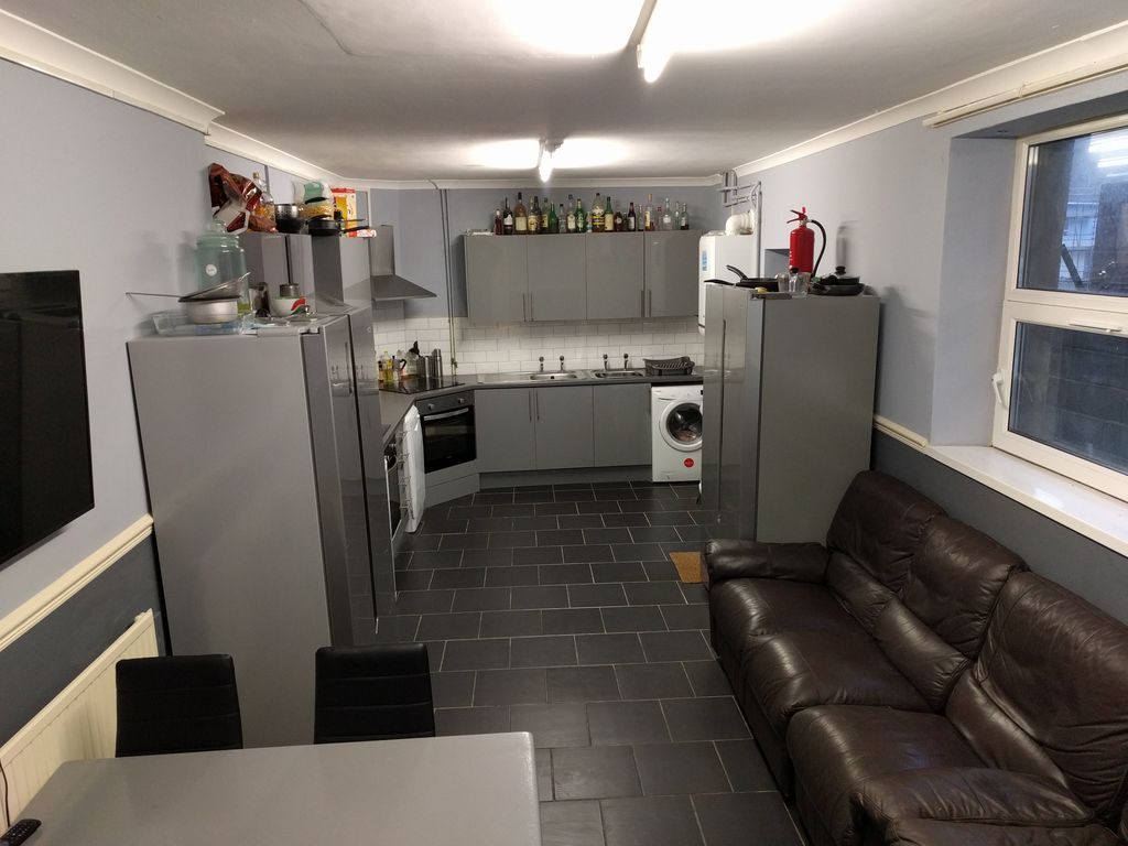 Property photo 1 of 6 Kitch
