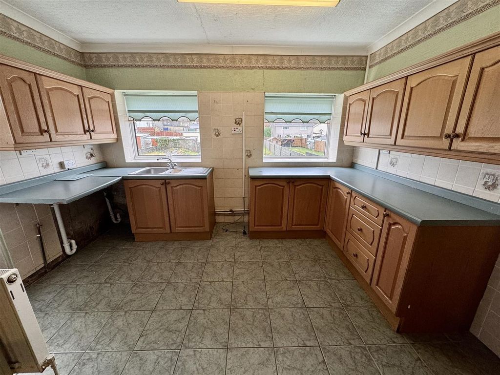 Property photo 3 of 13 Kitchen