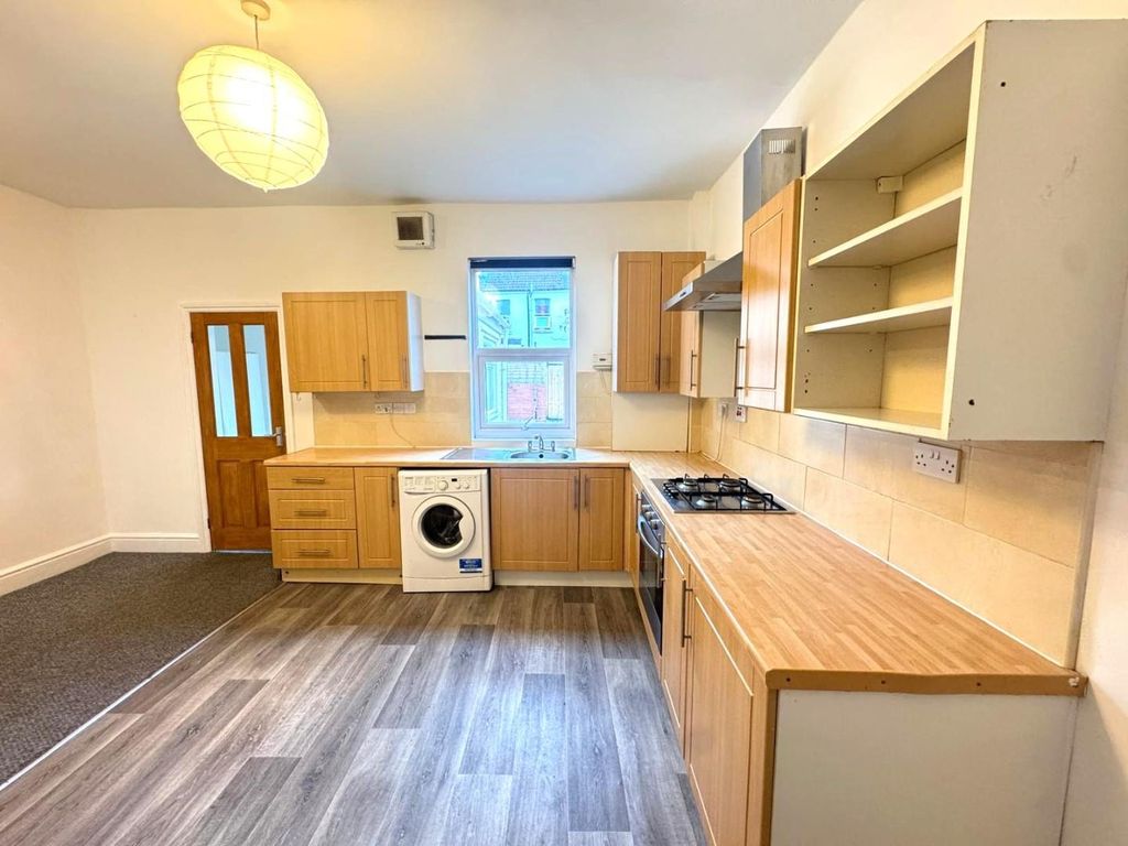 Property photo 1 of 9 Kitchen.Jpeg