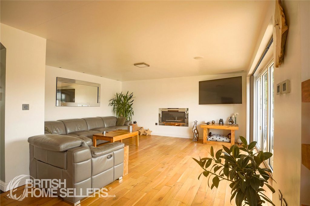 Property photo 3 of 29 Picture No. 05