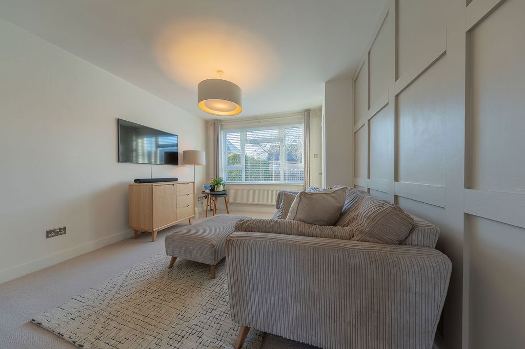 Property photo 3 of 24