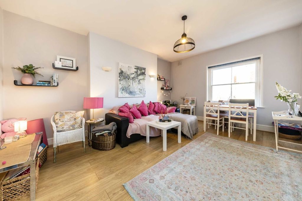 Property photo 2 of 6