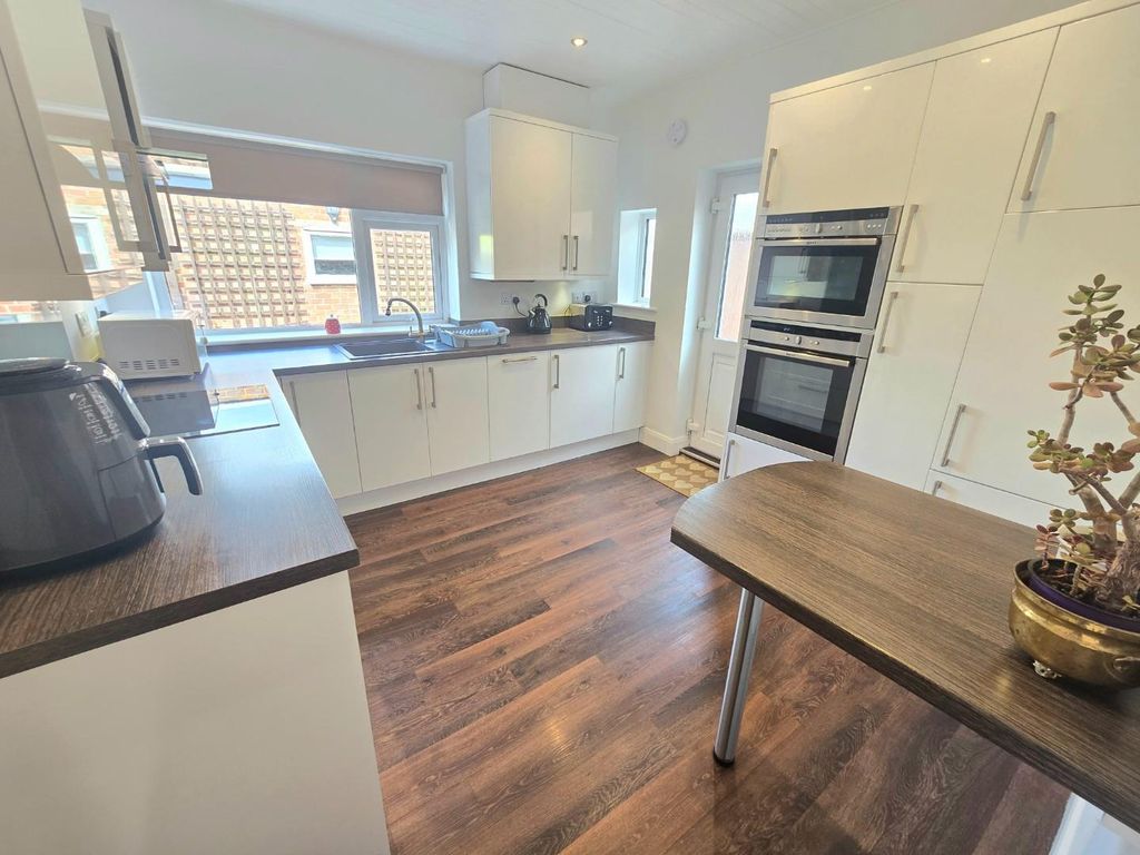Property photo 2 of 14 Kitchen
