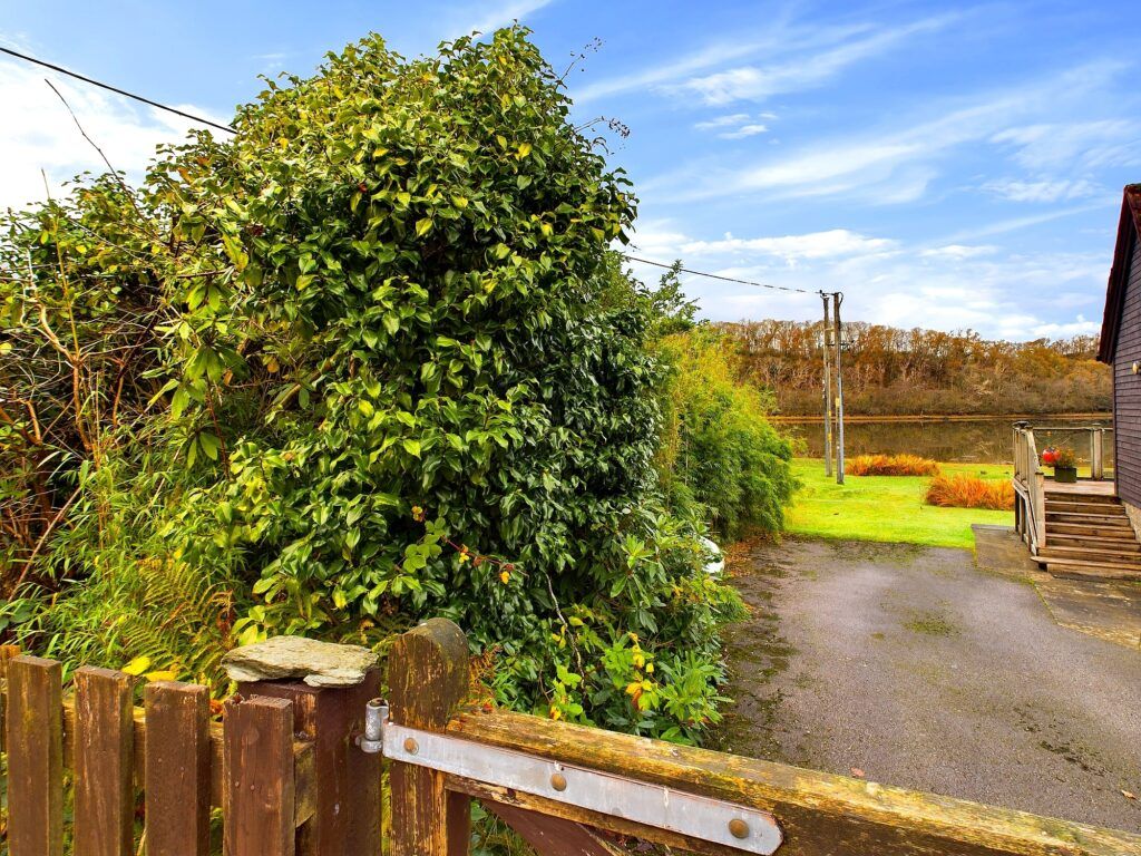 Property photo 2 of 25