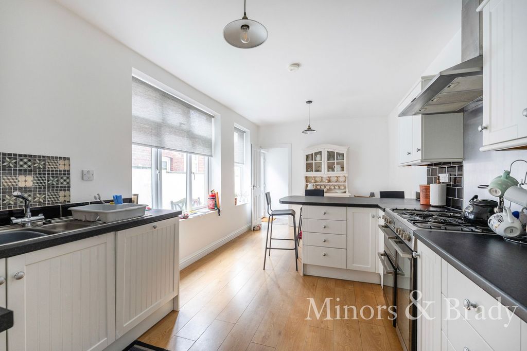 Property photo 2 of 25