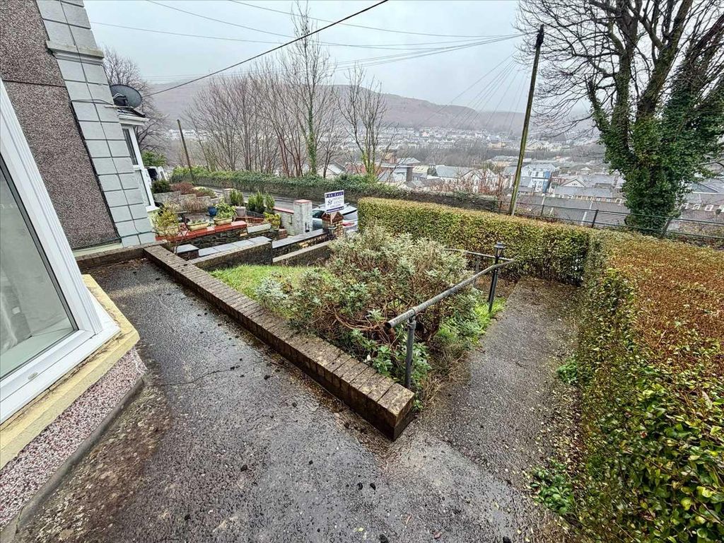 Property photo 2 of 31