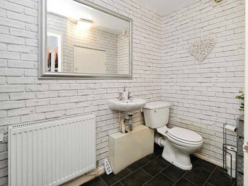 Property photo 2 of 12 Cloakroom