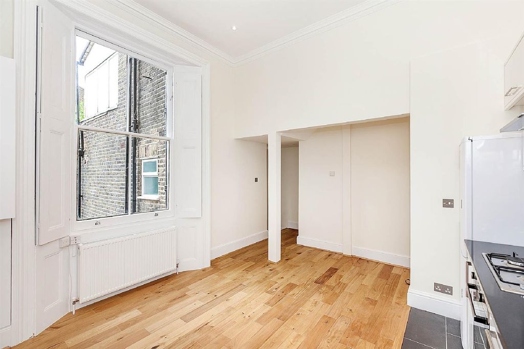 Property photo 2 of 6 Kitchen