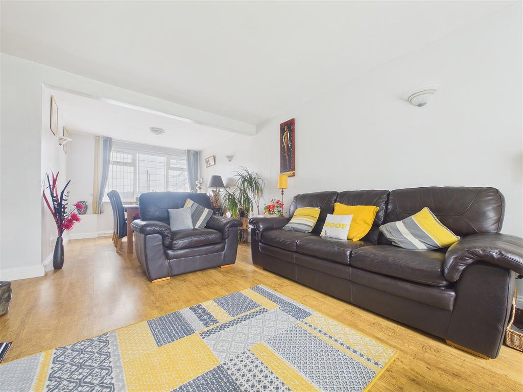 Property photo 2 of 14 Cam01407G0-Pr0121-Still010.Jpg