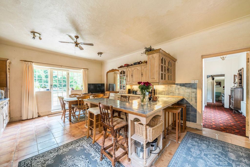 Property photo 2 of 31