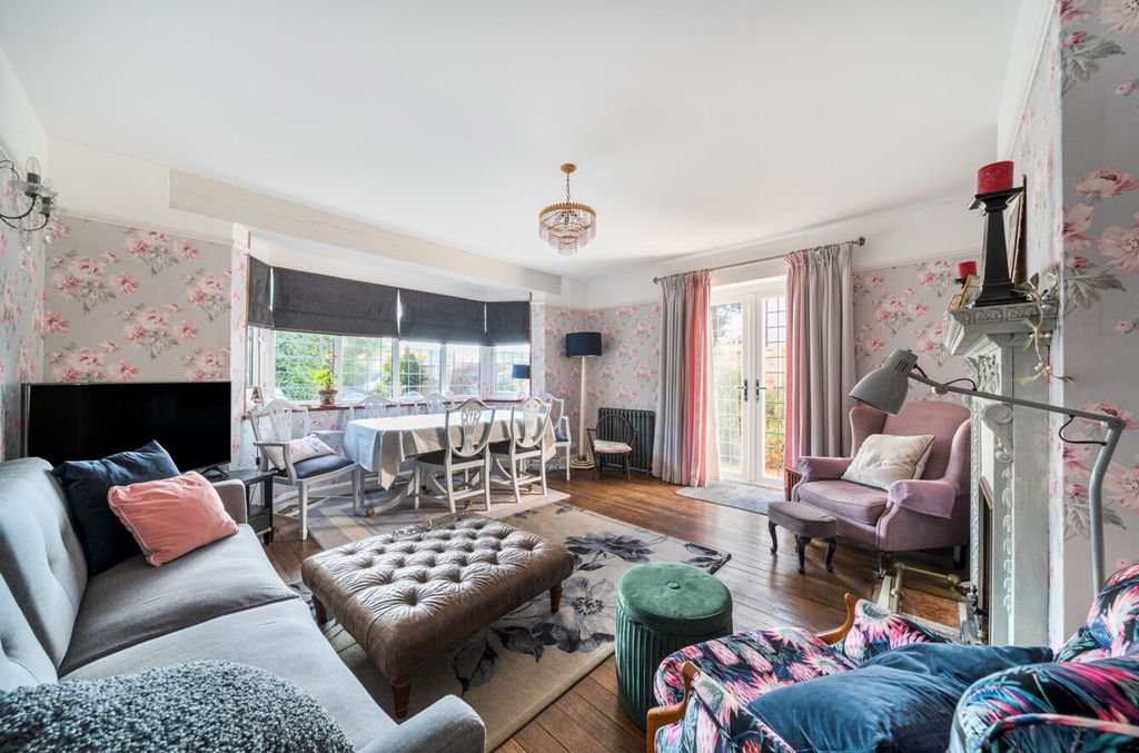 Property photo 2 of 33