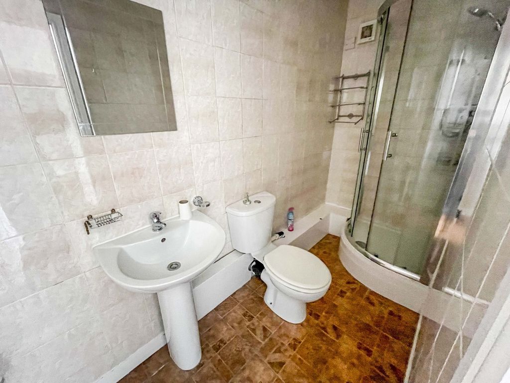 Property photo 3 of 8 Bathroom