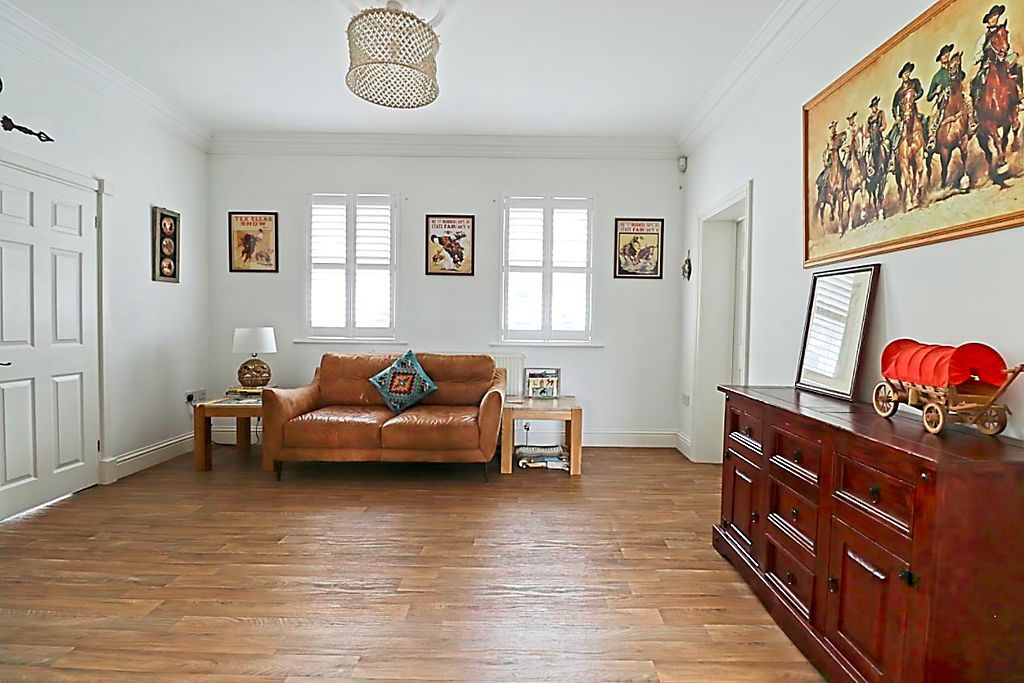 Property photo 3 of 34 Dining Room