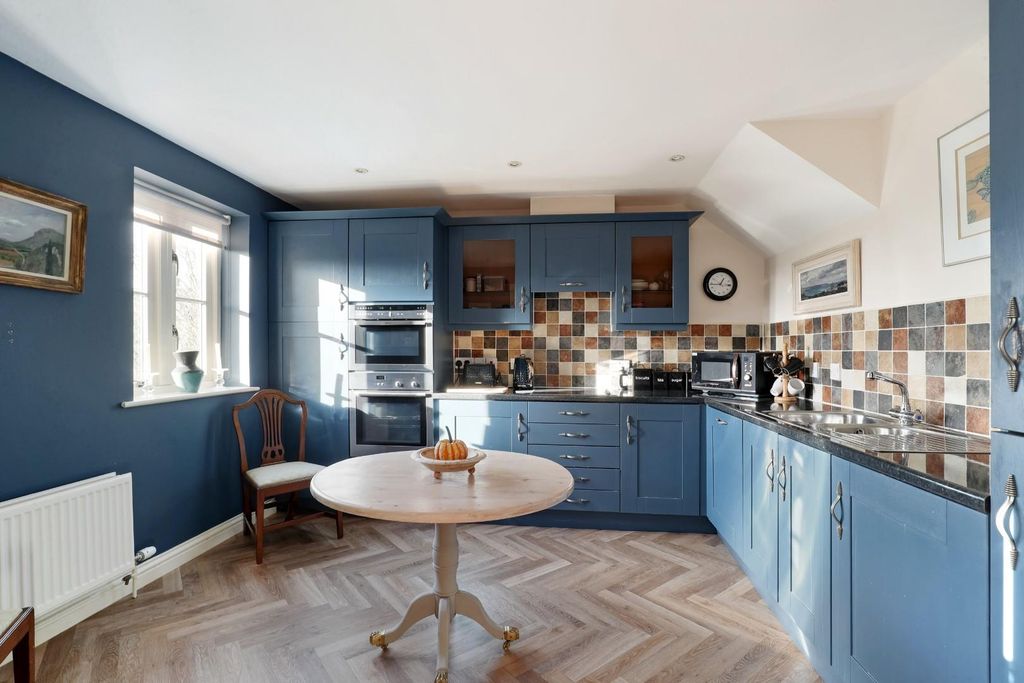 Property photo 2 of 21 Ph21_6328194.Jpg