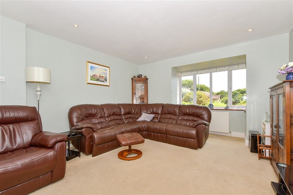 Property photo 3 of 15 Lounge