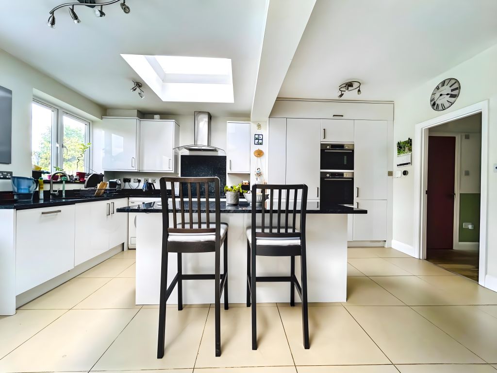 Property photo 3 of 16 Kitchen