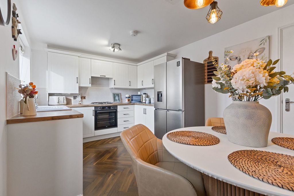 Property photo 2 of 26