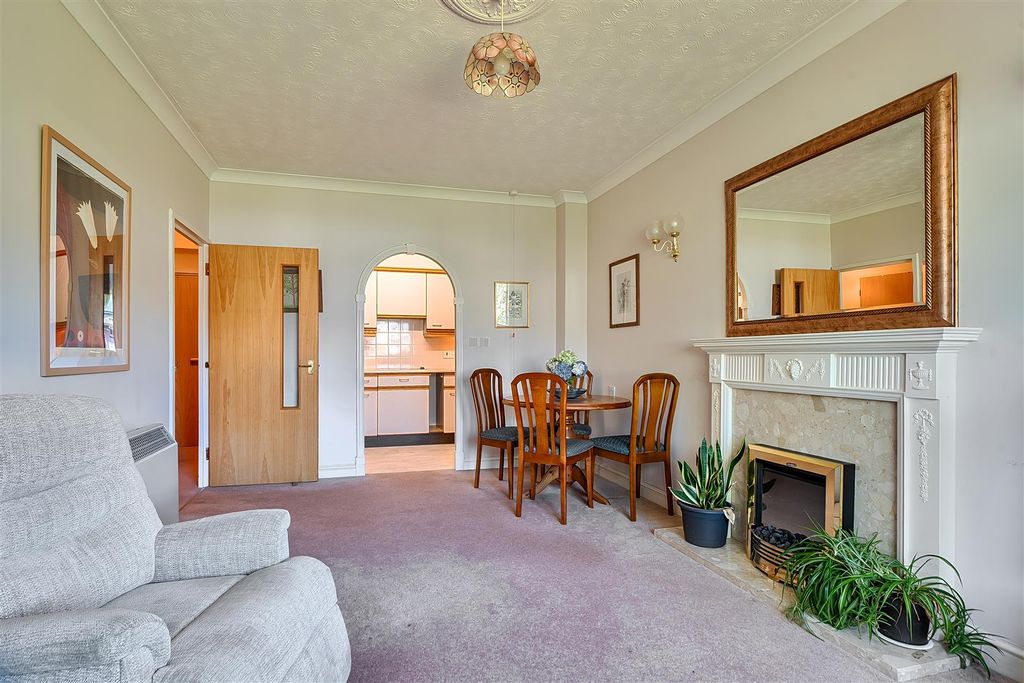 Property photo 3 of 17 Sitting/Dining Room