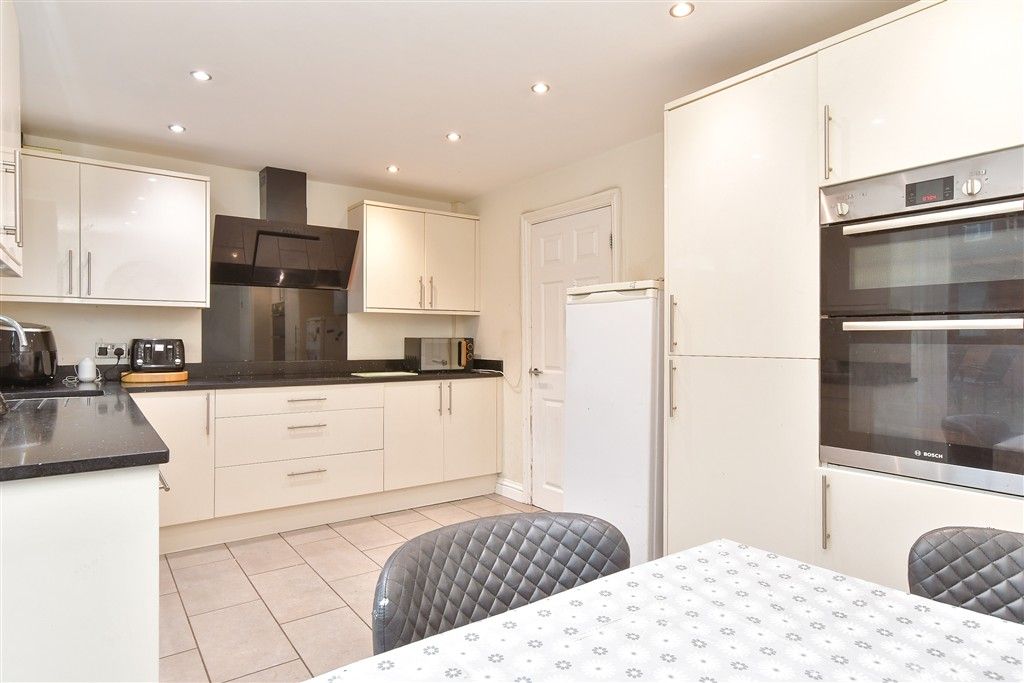 Property photo 2 of 8 Kitchen