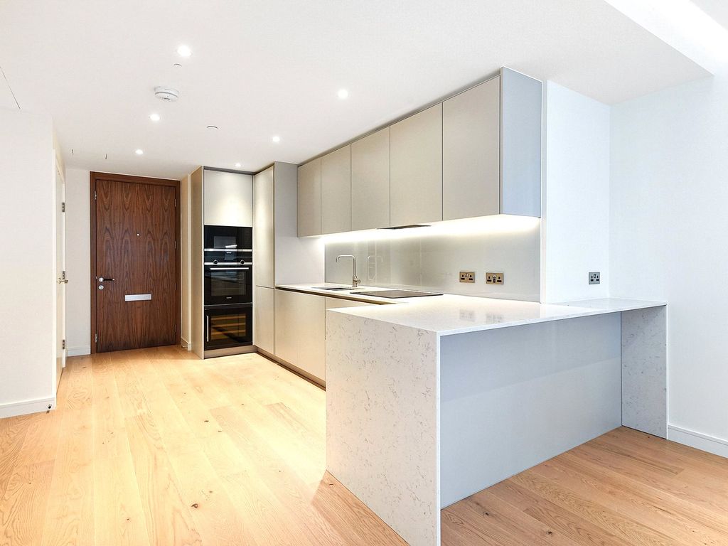 Property photo 3 of 9 Hampton Tower