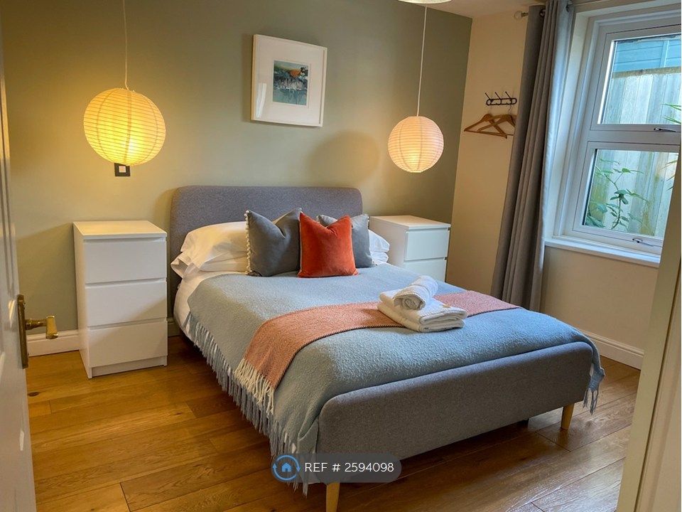 Property photo 2 of 10 Main Bedroom