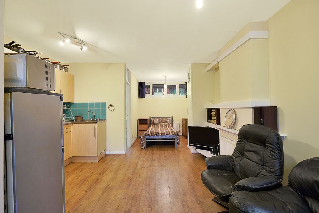 Property photo 3 of 8 Studio