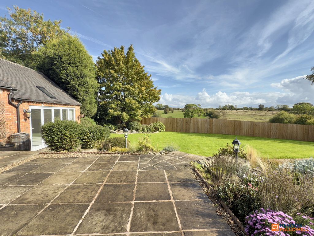 Property photo 2 of 62