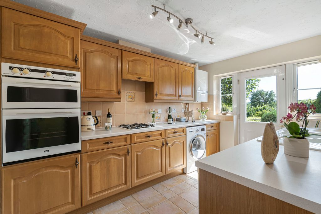 Property photo 2 of 20 Kitchen