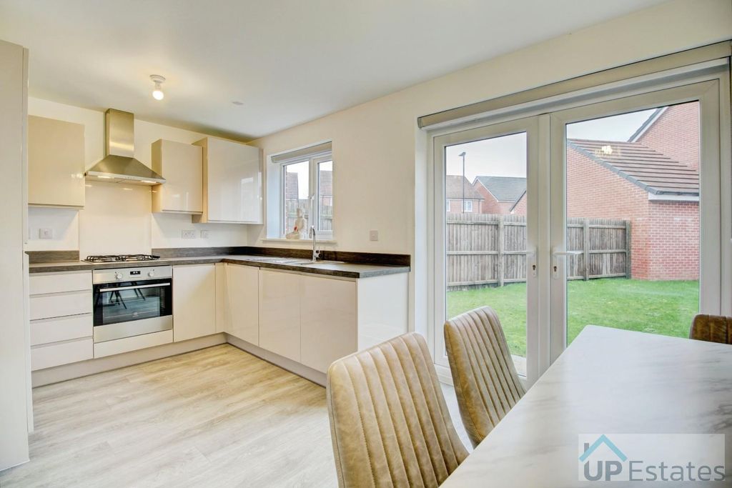 Property photo 2 of 21